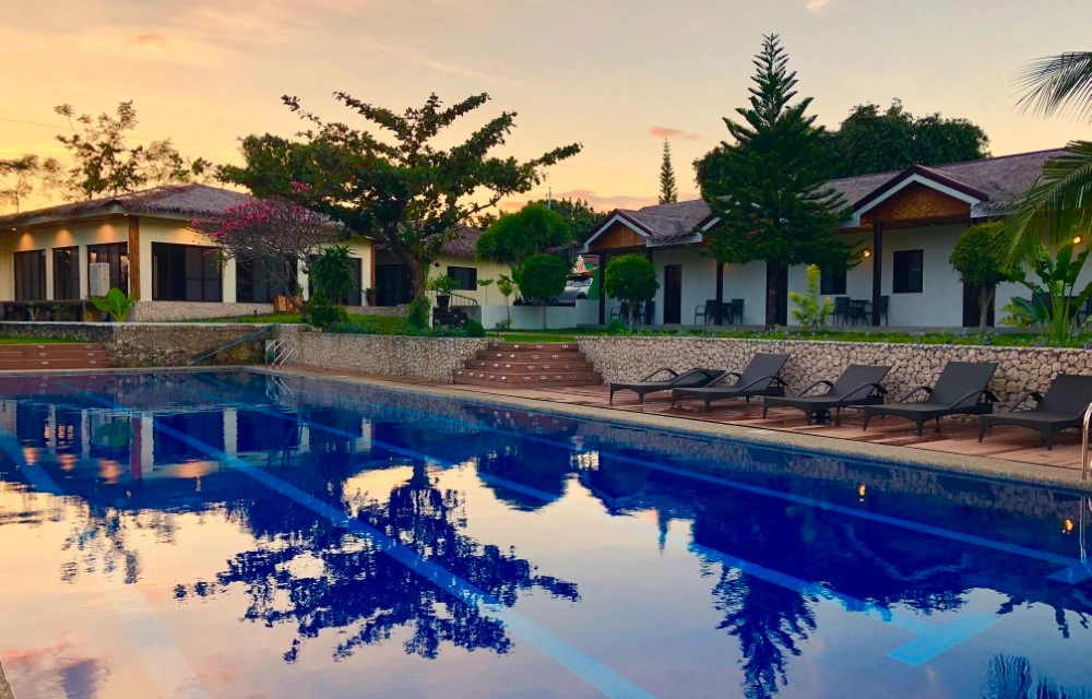 Exploring the Vibrant Nightlife at Casa de Moalboal